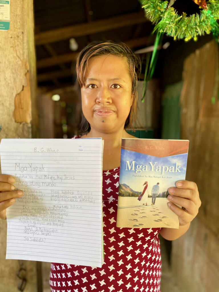 Heart for faith story of Rachelle - showing Tagalog step to Christ book